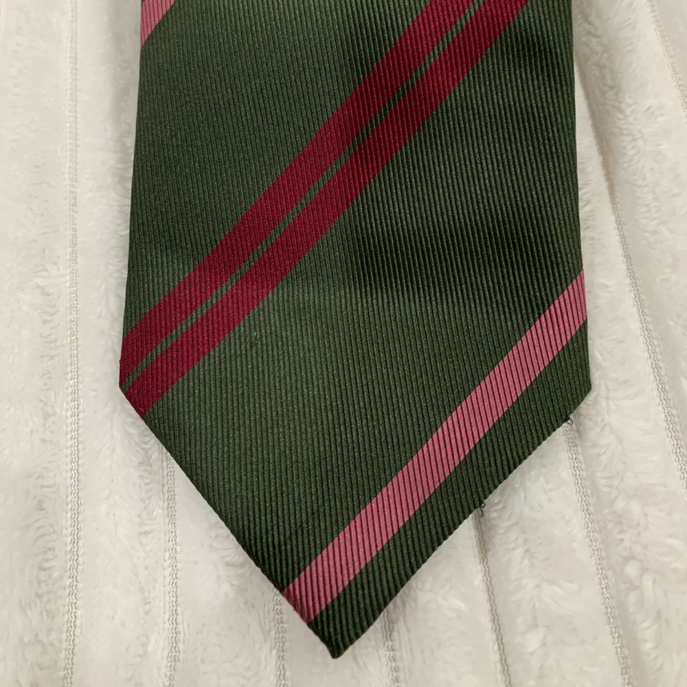 Giorgio Armani 100% silk green tie